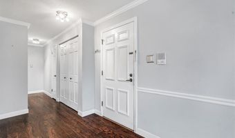 917 Claytonbrook Dr 1, Ballwin, MO 63011