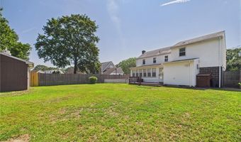 85 Pilgrim Dr, Warwick, RI 02888