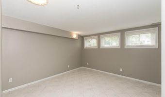1101 Courtwood Cir, Ballwin, MO 63011