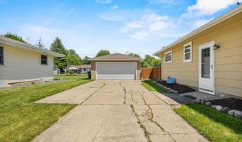 2700 N LILLIAN Ct, Appleton, WI 54911