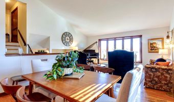 2042 S Goebbert Rd, Arlington Heights, IL 60005