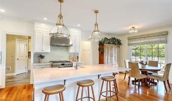 49 Walley St, Bristol, RI 02809