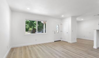 2445 Toyon St, Anderson, CA 96007