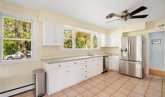 6 Conway Dr, Barrington, RI 02806