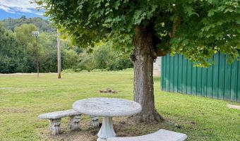 233 River Rd, Beattyville, KY 41311