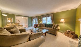 165 Oak Ridge Dr, Berlin, CT 06037