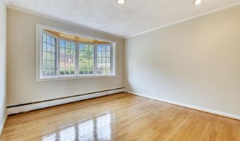 5813 MIDHILL St, Bethesda, MD 20817