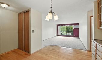 4 Pine Tree Dr 233, Arden Hills, MN 55112