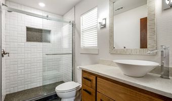 1808 SW D St, Bentonville, AR 72712