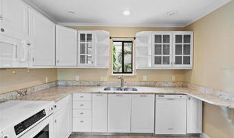 652 LAKE VILLAS Dr D, Altamonte Springs, FL 32701
