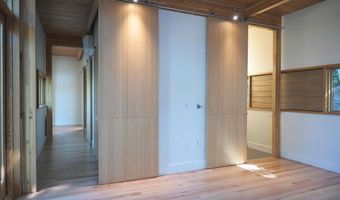 5 Scenic Dr, Ashland, OR 97520