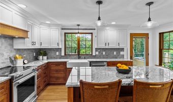 4 Carnation St, Cumberland, RI 02864