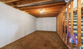 404 Jefferson Dr, Alcester, SD 57001