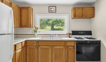 241 E Hardscrabble Rd, Auburn, ME 04210