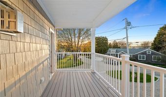 25 Scallop Shell Rd, Narragansett, RI 02882