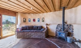 20 First St, Carson, NM 87517