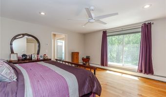41 Holly Hill Ln, Cranston, RI 02921