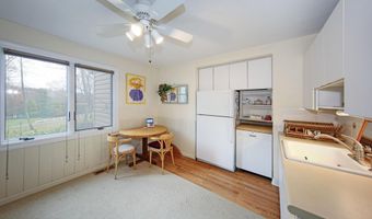 222 Red Hill Rd, Middletown, NJ 07748