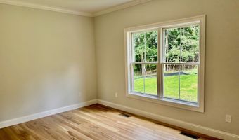 2 Garry Knls, Danbury, CT 06810