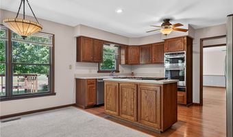 12757 Chamberlain Rd, Aurora, OH 44202