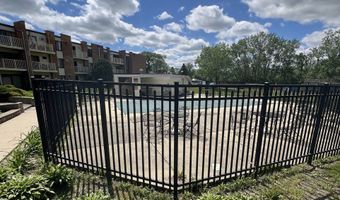 300 W FULLERTON Ave 102, Addison, IL 60101