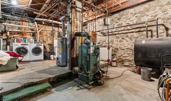 43 Pearl St, Lincoln, RI 02838