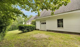 21 Bowling Green Ln, Belfast, ME 04915