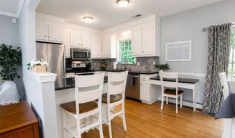 4 Rockledge Ln, Canton, CT 06019