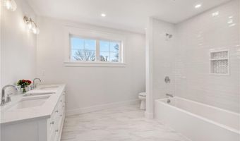 3 Knowlton Ct, Bristol, RI 02809
