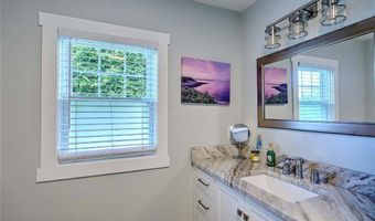 36 Fairway Rd, Narragansett, RI 02882