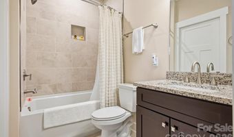 2 Lifestyle Ct, Arden, NC 28704