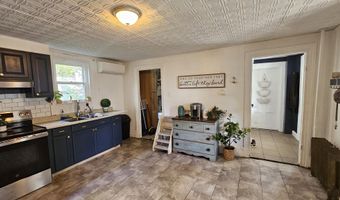 423 Hammond St, Bangor, ME 04401