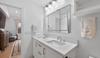 5 Brentwood Cir, Danbury, CT 06810