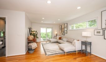 1597 Blueorchard Dr, Anderson Twp., OH 45230