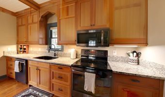 369 37th St, Astoria, OR 97103
