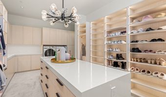 81 Hawk Ridge Dr, Las Vegas, NV 89135