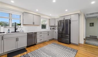 12 Hidden Valley Ln, Lincoln, RI 02865