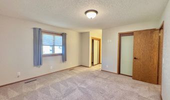 209 10th Ave NW, Bowman, ND 58623