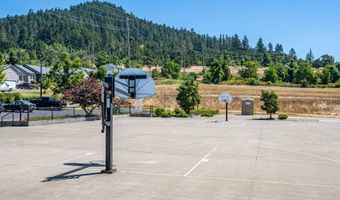 2002 S 60TH St, Springfield, OR 97478