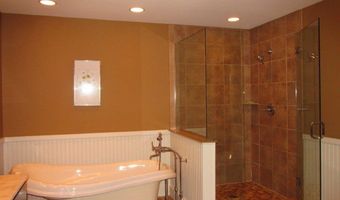11 Treat St, Belfast, ME 04915