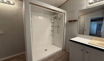723 Kayroe Rd, Adkins, TX 78101