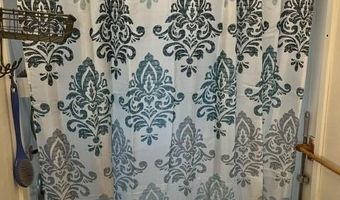 26 Cook St, Auburn, ME 04210
