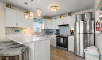 45 Crescent Rd, Middletown, RI 02842