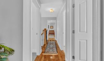 40 Hillview Dr, Bangor, ME 04401