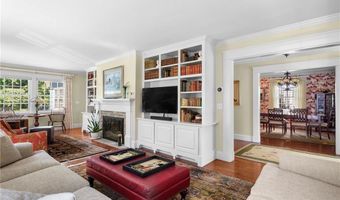 51 Ayrault St, Newport, RI 02840