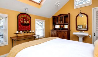 120 CHESAPEAKE Ave, Annapolis, MD 21403