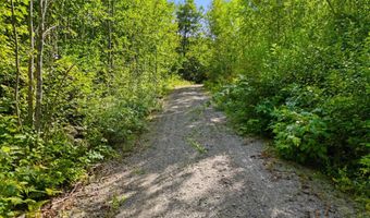 27 Bowling Green Ln, Belfast, ME 04915