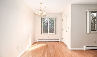 28 Rollingwood Dr 28, Brookfield, CT 06804