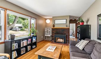 21 Alder Ln, Burlington, VT 05401