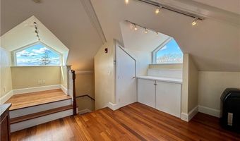 22 Mount Vernon St C, Newport, RI 02840